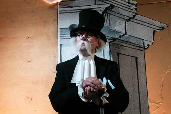 Тео — театральный капитан