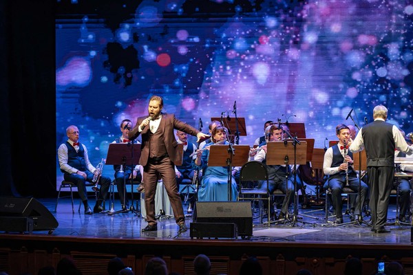 Духовой оркестр. Арно Бабаджанян