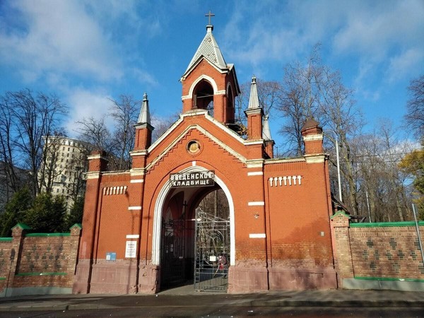 Лекция «Загадки Введенского кладбища. Часть 2. Британский след»