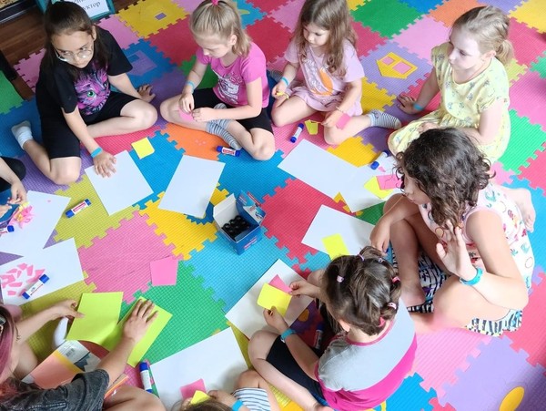 «Твои друзья на планете земля»