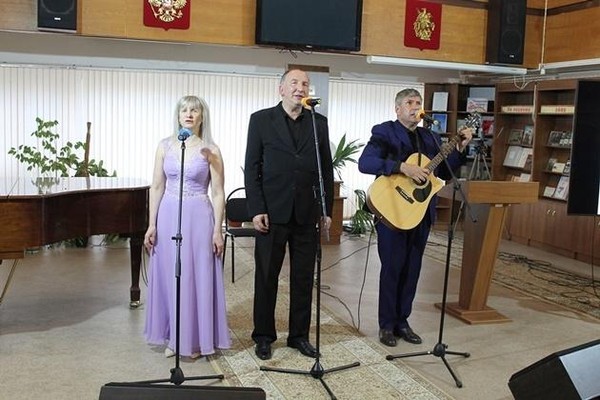 Концерт вокально-инструментального ансамбля «Интуиция +» «Запахи осенние»