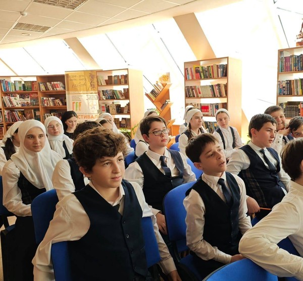 Библиотечный урок «Они знают все»