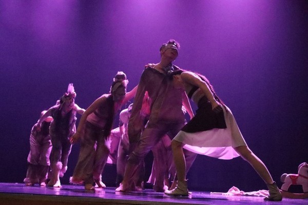 С грозными очами, с острым кулаком