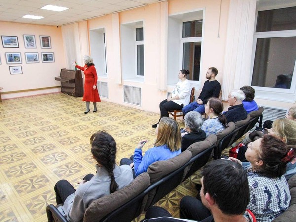 Английский модельер Стелла Маккартни- познавательная беседа об английском модельере