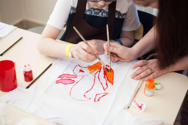 Выставка работ, посвященная Дню матери ИЗО студии «Колибри»