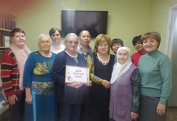 Час поэзии «Для милых мам»