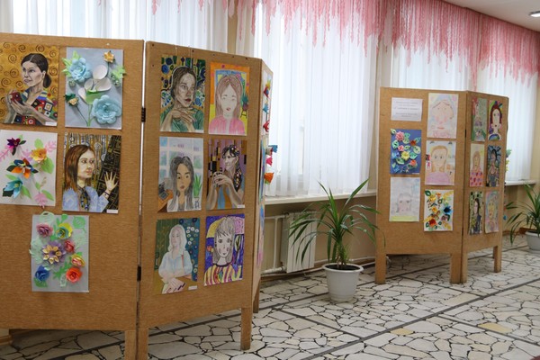 Выставка ко Дню матери