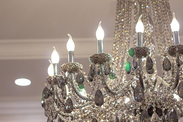 Под сенью бархатных кулис