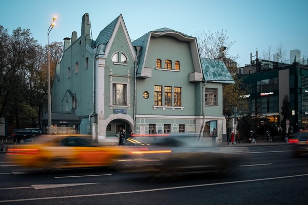 Кураторская экскурсия по выставке «История Дома Брюсова»