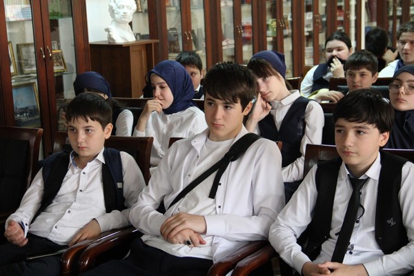 Беседа–презентация «Творец наук российских»