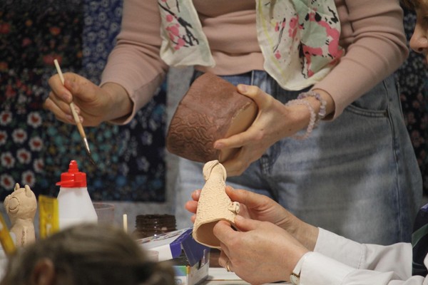 Лекция «Русские мастера декоративно-прикладного искусства: керамика, стекло, металл»