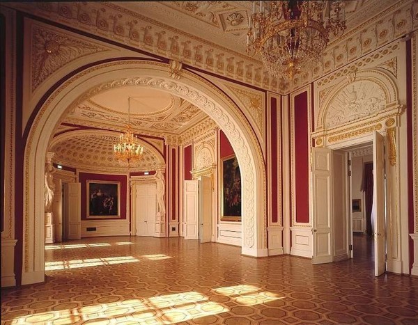 Экспозиция Михайловского замка и Парадных залов императора Павла I