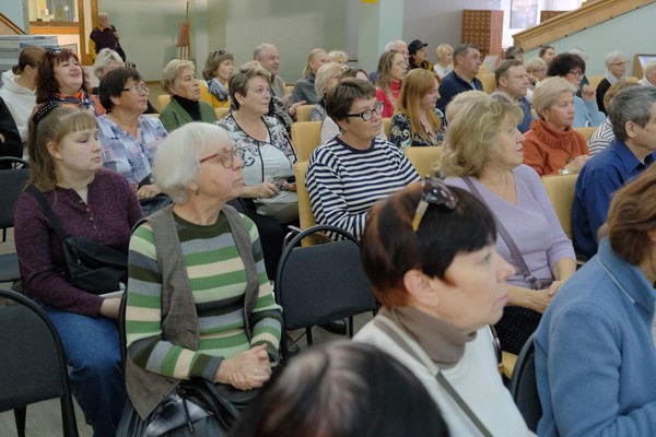 Музыкальная программа «Горними тихо летела душа небесами»