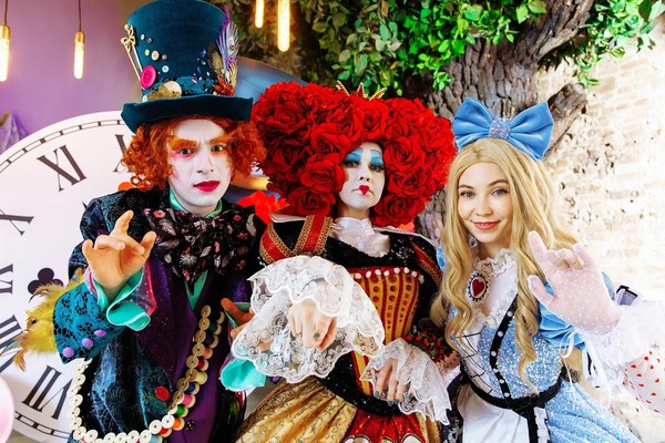 Клуб маленьких эстетов. Алиса в стране чудес