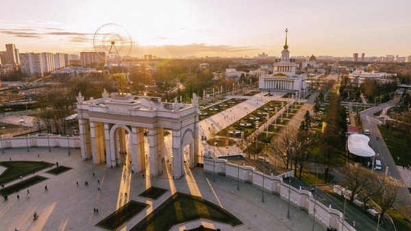 Квест по территории Выставки «Столица искусств: Загадки ВДНХ»