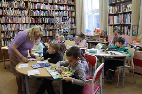 Воскресный семейный мастер-класс «Рисую обложку моей любимой книги»