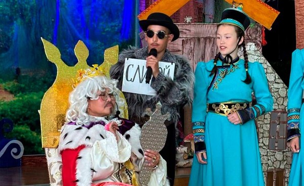 Спектакль «Семьей дорожить – счастливым быть!»