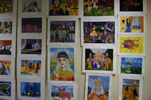 Выставка «Счастливое детство»