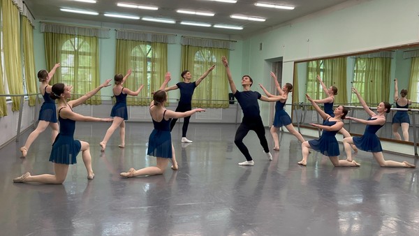 Информационный час «100 лет артистке балета и хореографу Майе Плисецкой»