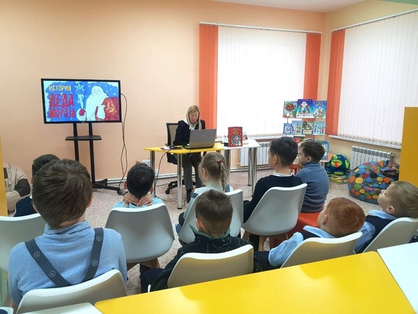 Информационно-игровой час «Поздравь, Деда Мороза с Днем рождения!»