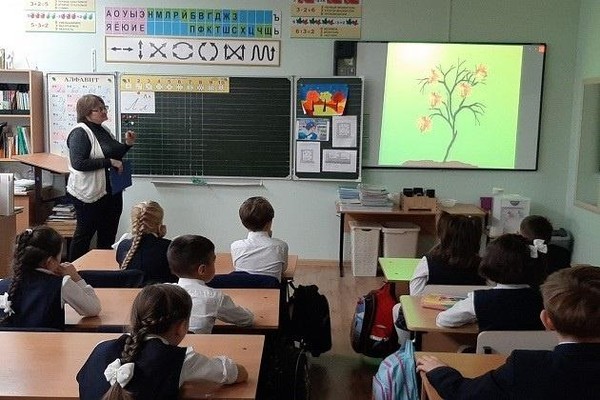 Познавательный час «Страна Легумия»