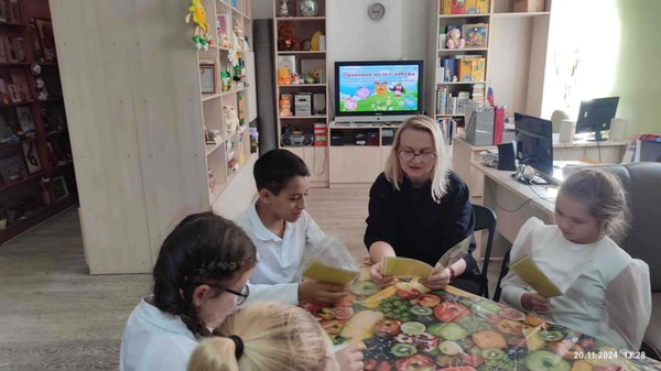 Тематический час «Живет на всей планете народ веселый – дети!»