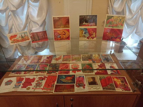 Выставка советских поздравительных открыток «Слава Октябрю!»