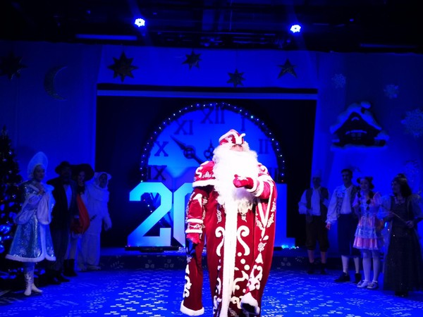 Спектакль «Новогоднее зазеркалье: там, где живут чудеса»