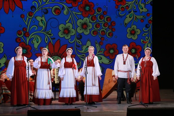 Под окном широким