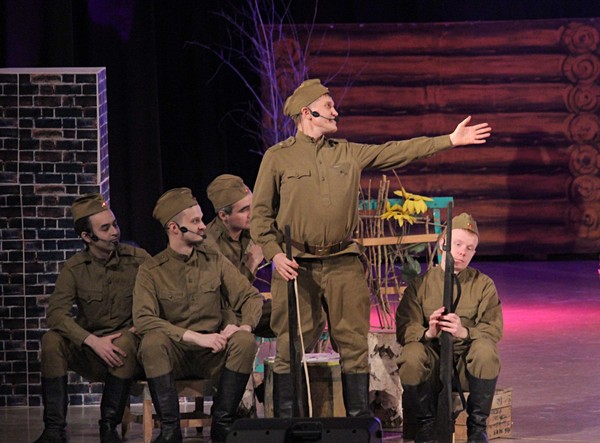 Спектакль «Под грохотом войны»