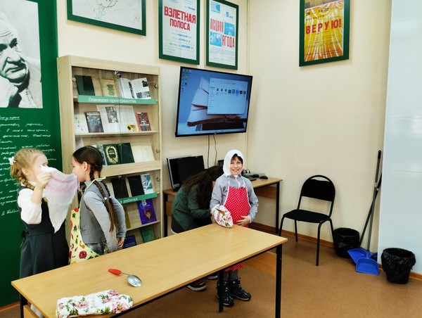 Литературный утренник «Единственной маме на свете»