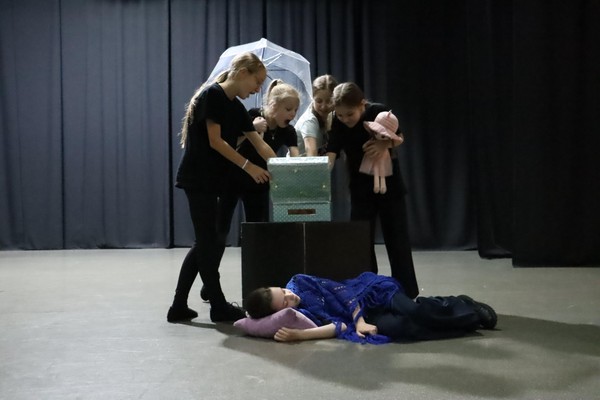 Показ спектакля «Самый дружный класс»