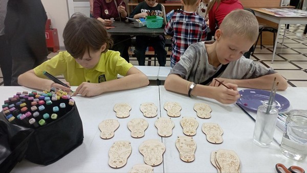 Мастер-класс по росписи значков акриловыми красками «Морские обитатели»