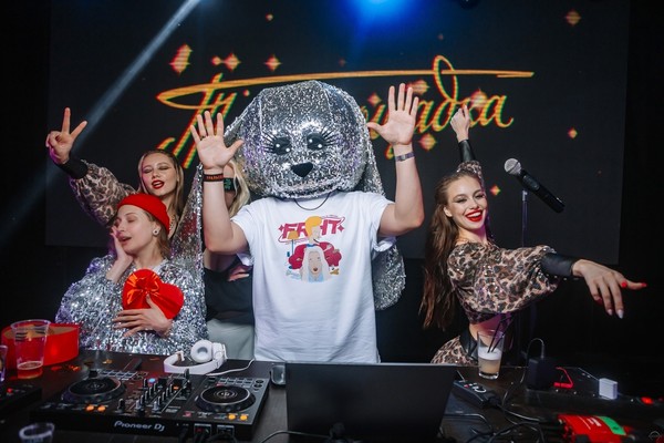 Танцплощадка — дискотека 80–90-х