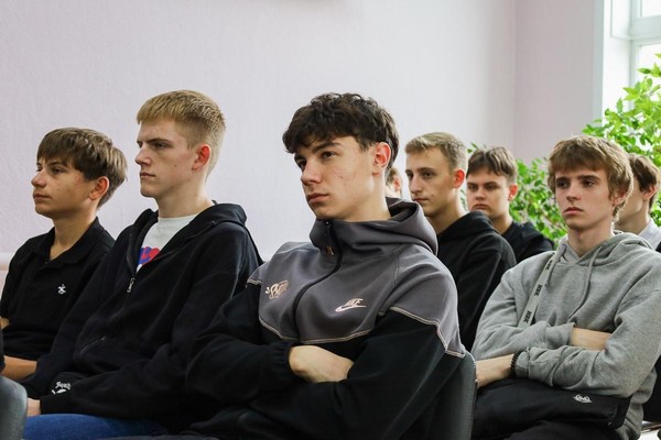 Литературно-музыкальная композиция «Спасибо, жизнь, что вновь приходит день»