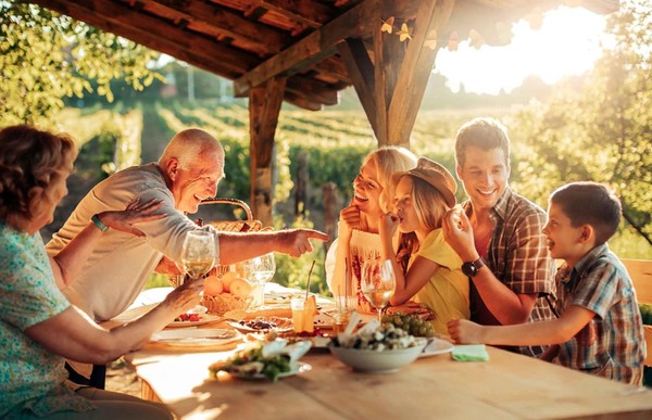 Beet Weekend 2025 «Док индустрия: Взаимопонимания, Дача-культ, Семейный портрет»