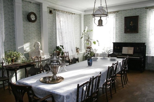 Групповая экскурсия по экспозиции Музея-квартиры А. М. Горького