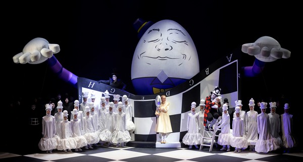 Алиса в Зазеркалье