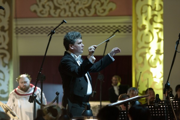 Поющие под дождём