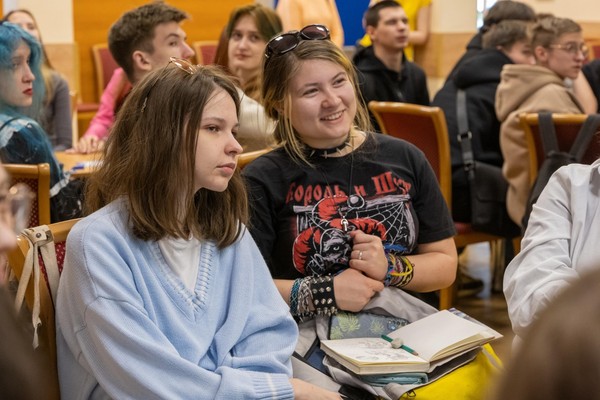 Философская фантастика в СССР (творчество Стругацких)