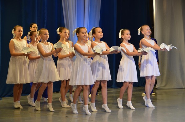 «Много мам на белом свете, всей душой их любят дети»