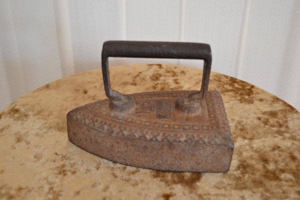 Экскурсия «Гладит, а не рука. Из истории утюга»