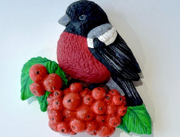 Музейное занятие по росписи гипсовой фигурки-магнита «Снегирь»