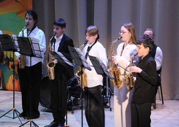 Городской фестиваль исполнителей на духовых и ударных инструментах «Звучи, Самотлор»