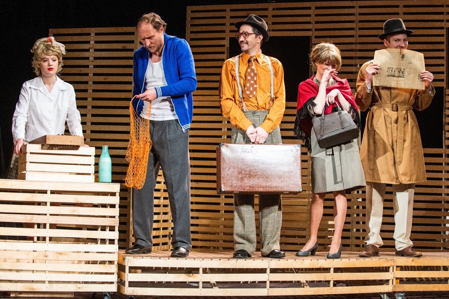 Одна нога на берегу, другая — в лодке