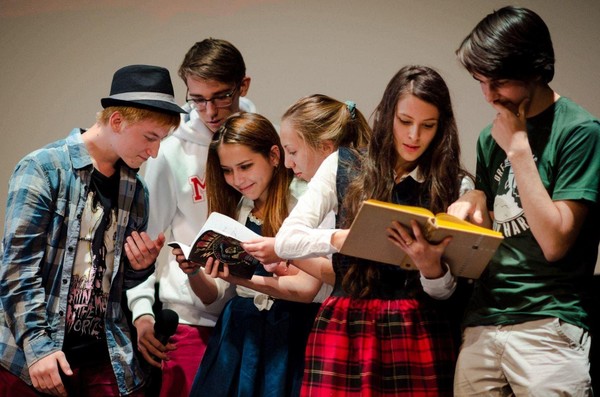 Литературно-познавательная игра «Прогулка с любимым героем»