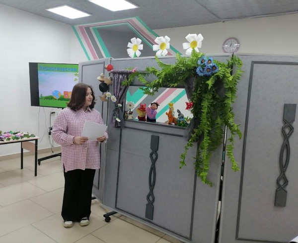 «Гаснет свет, занавес поднимается»