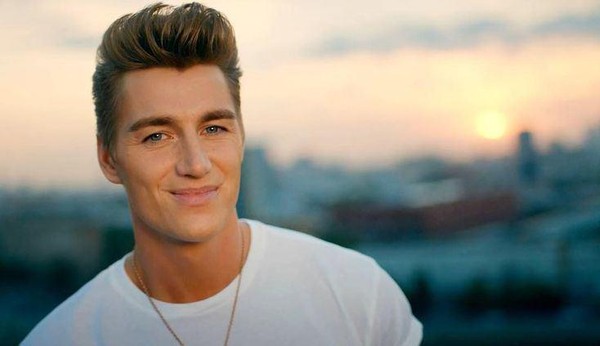 Презентация книги популярного актёра и музыканта Алексея Воробьёва «Письмо в прошлое»