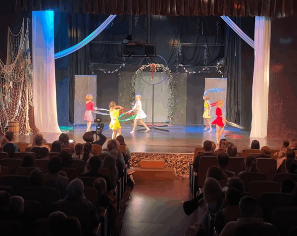 Спектакль «Зазеркалье»