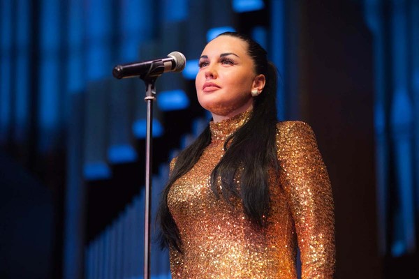 Святая к музыке любовь...